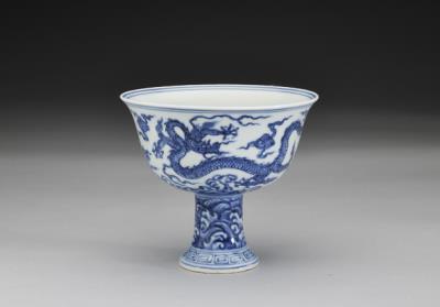 图片[2]-Stem cup with underglaze-blue decoration of clouds, dragons, and billows, Ming dynasty, Xuande reign (1426-1435)-China Archive